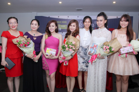 Bác sĩ Huệ tham dự chương trình Mỹ phẩm Sakura tặng iPhone 6