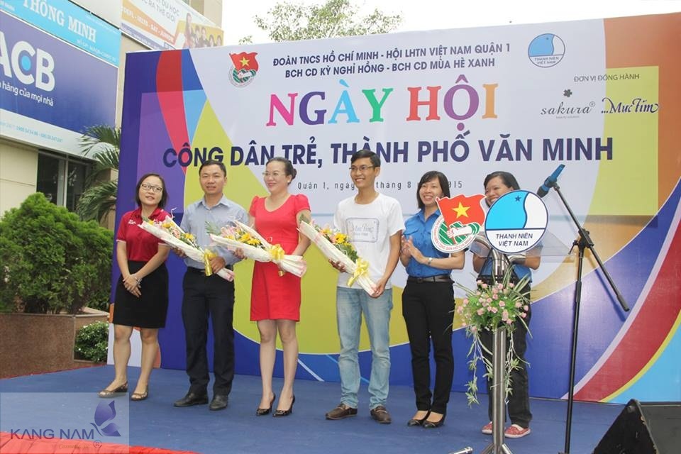 Dr. Huệ tham dự ngày hội Công dân trẻ, thành phố văn minh
