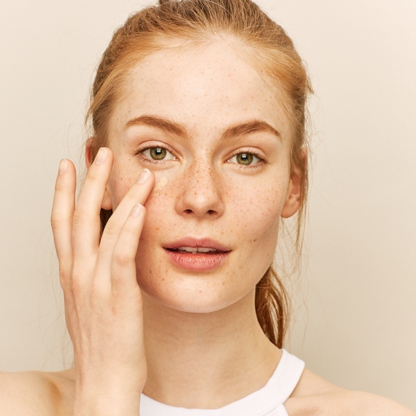 Cách phân biệt tàn nhang đồi mồi - Giống hay khác nhau không