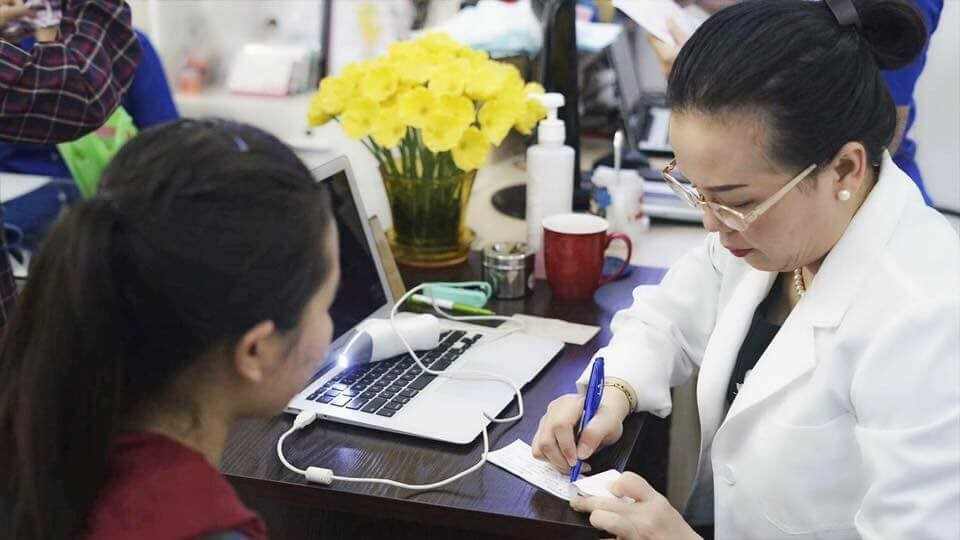 Chữa mụn cực đơn giản với những cách sau