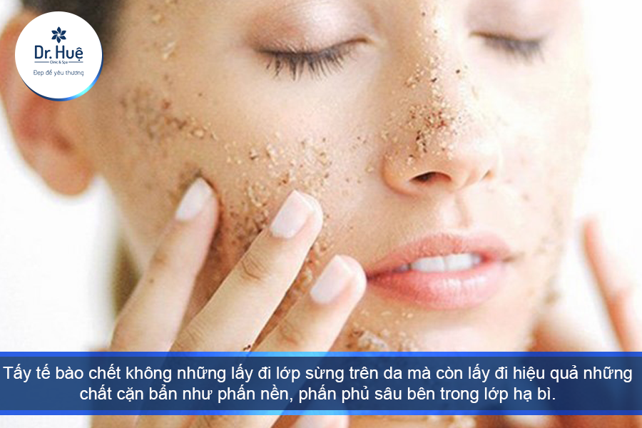 Tẩy tế bào chết lấy đi bụi bẩn và lớp sừng trên da 