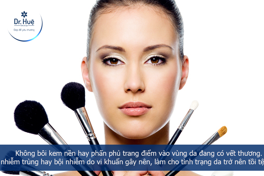Không trang điểm vào vùng da bị mụn 