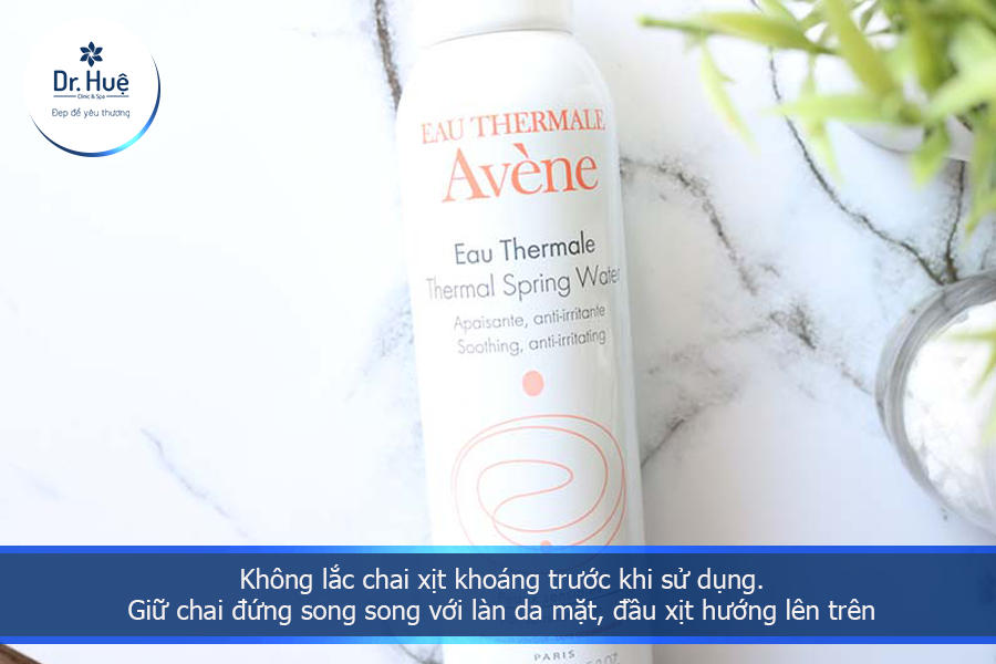 Không lắc chai xịt khoáng khi trước khi sử dụng 