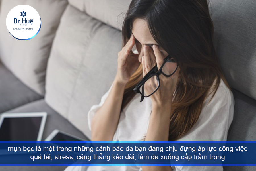 Mụn làm bạn ngại giao tiếp và mất tự tin 