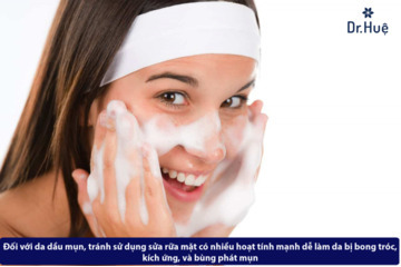 Những cách chăm sóc da mặt bị mụn và nhờn hiệu quả tại nhà.