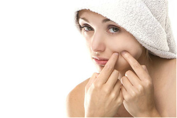 Những lưu ý khi điều trị mụn cho da nhờn