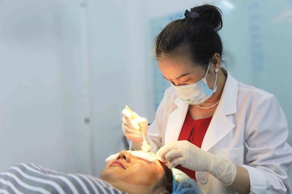 Phương pháp làm đẹp tiêu chuẩn mới 2017 - Điều trị mụn Dr Huệ - Hình 3