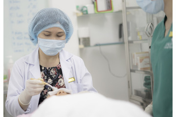 Tìm trung tâm điều trị mụn, sẹo các loại uy tín