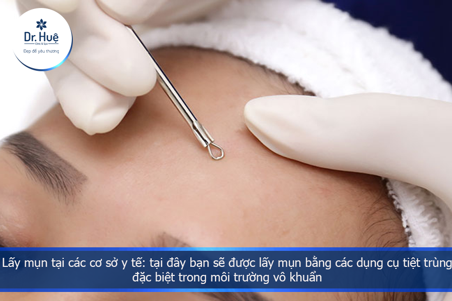 đến bác sĩ để được kê thuốc và lấy nhân mụn để thoát khỏi cơn ác mộng mụn lấm tấm nhanh chóng hơn.